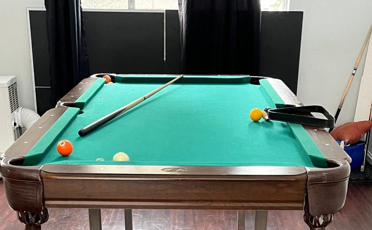 Vintage - 3 Bed House - North Surrey - Ping-Pong And Pool Table - Tv Cable Villa Exteriör bild