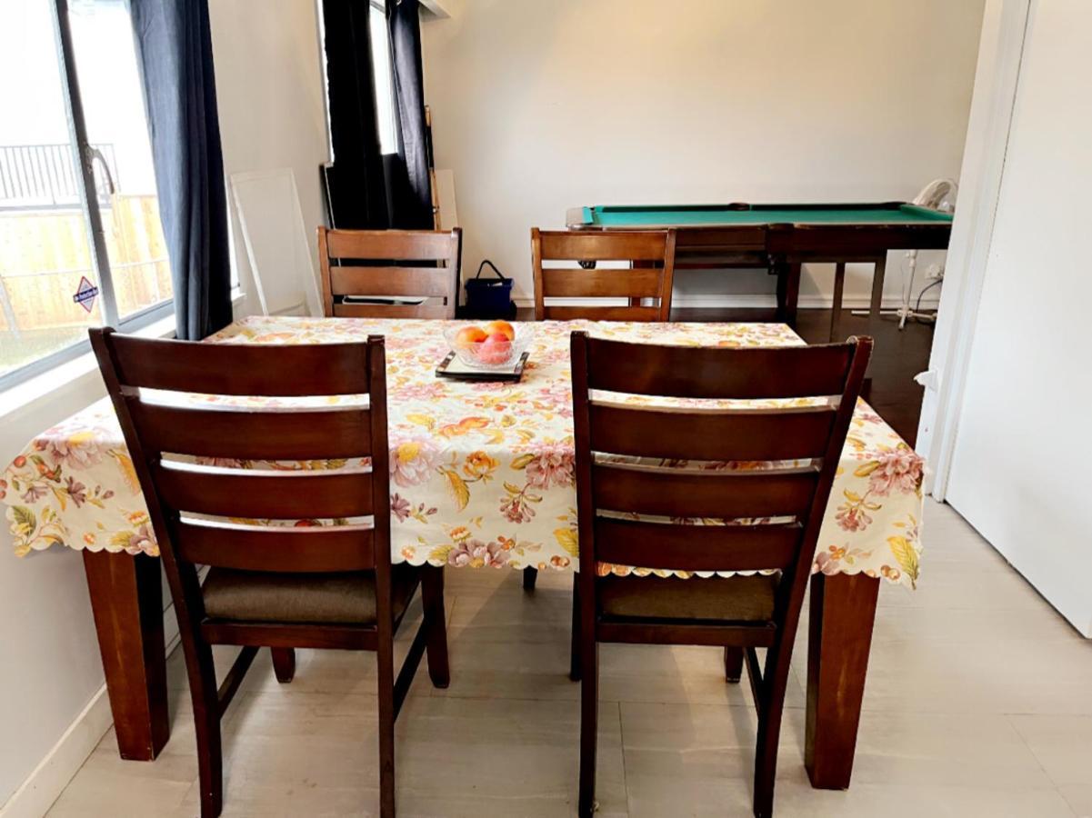 Vintage - 3 Bed House - North Surrey - Ping-Pong And Pool Table - Tv Cable Villa Exteriör bild